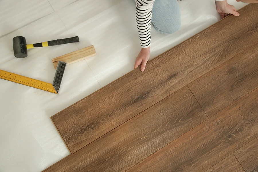 กระเบื้องยาง SPC ปูทับกระเบื้องเดิมได้ไหม? ขั้นตอนเตรียมพื้นผิวที่ถูกต้อง